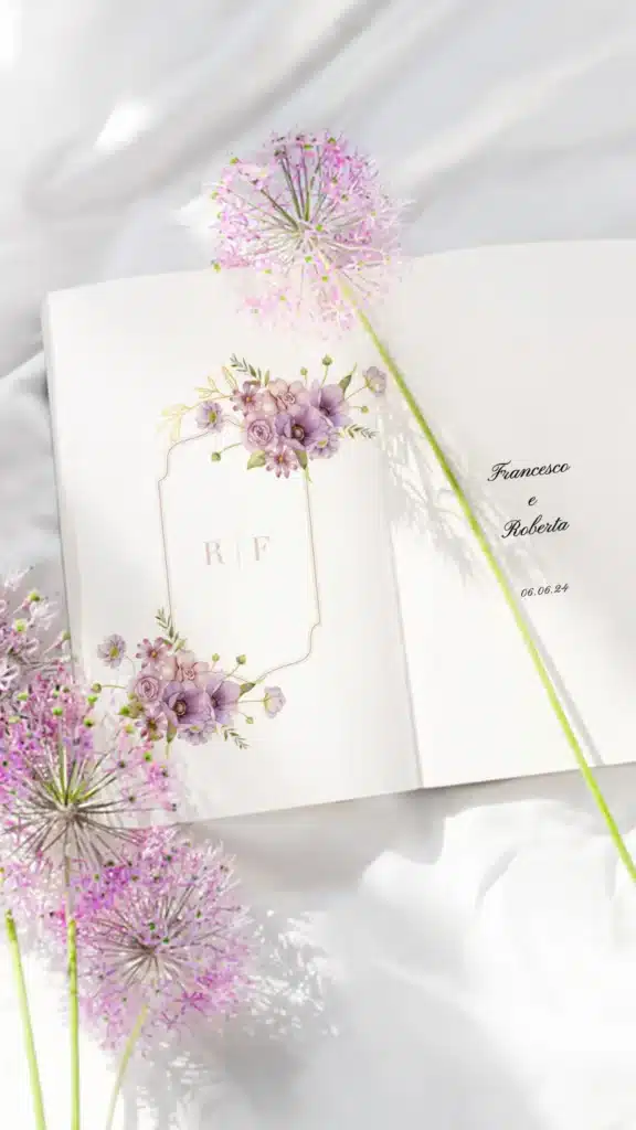 Interno libretto messa con decori di fiori viola e lilla